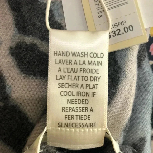 Max studio blanket scarf. - Picture 6 of 6